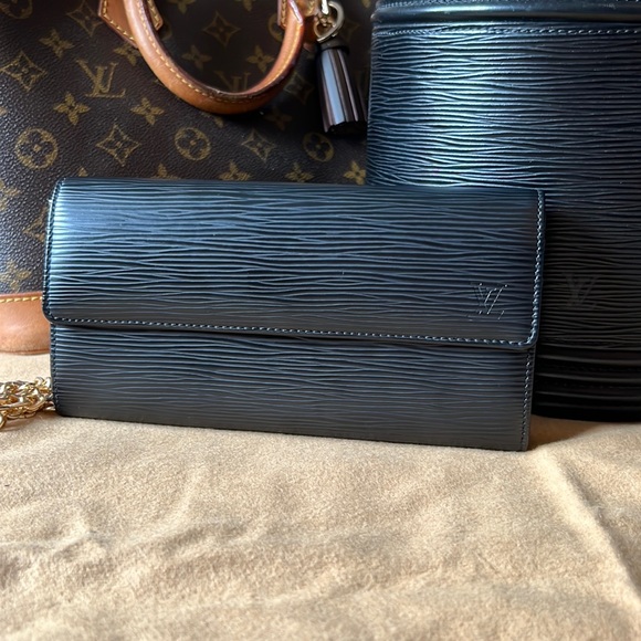 Louis Vuitton Handbags - Louis Vuitton Long Wallet.
